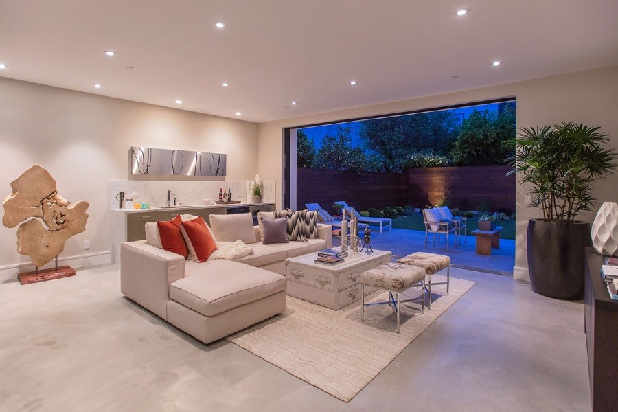 Greenwich Street Ii Green Couch Home Staging San Francisco It Was Our Pleasure To Take On This Project The Generous Backyard Area Of Media Room Speaks Family Fun And Relaxation